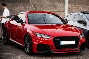 Audi TT RS червона з водієм на фотосесію оренда Київ