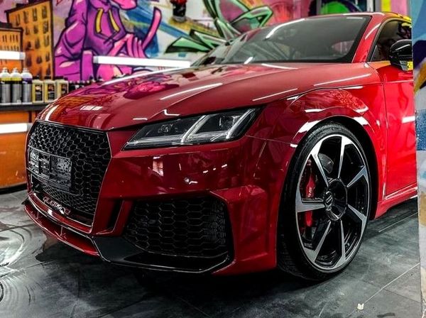 Audi TT RS червона з водієм на фотосесію оренда Київ