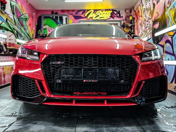 Audi TT RS червона з водієм на фотосесію оренда Київ