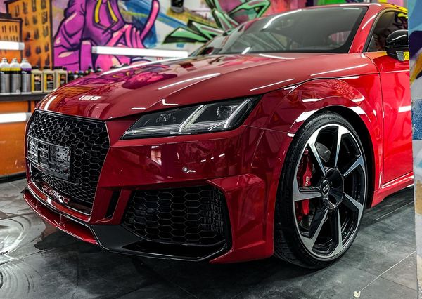 Audi TT RS червона з водієм на фотосесію оренда Київ