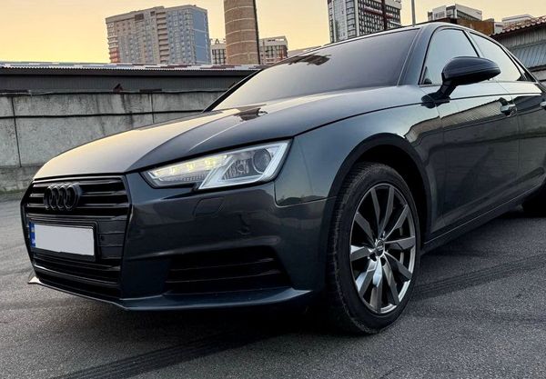 Прокат Audi A4 без водія на весілля з водієм Київ