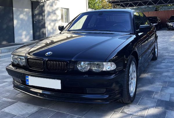 BMW 750i E38 чорний 2001 чорний оренда для зйомки фотосесії Київ