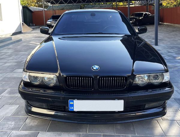 BMW 750i E38 чорний 2001 чорний оренда для зйомки фотосесії Київ