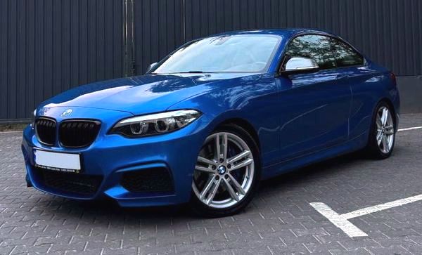 BMW 240i синя з водієм на фотосесію зйомки оренда Київ