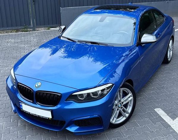 BMW 240i синя з водієм на фотосесію зйомки оренда Київ