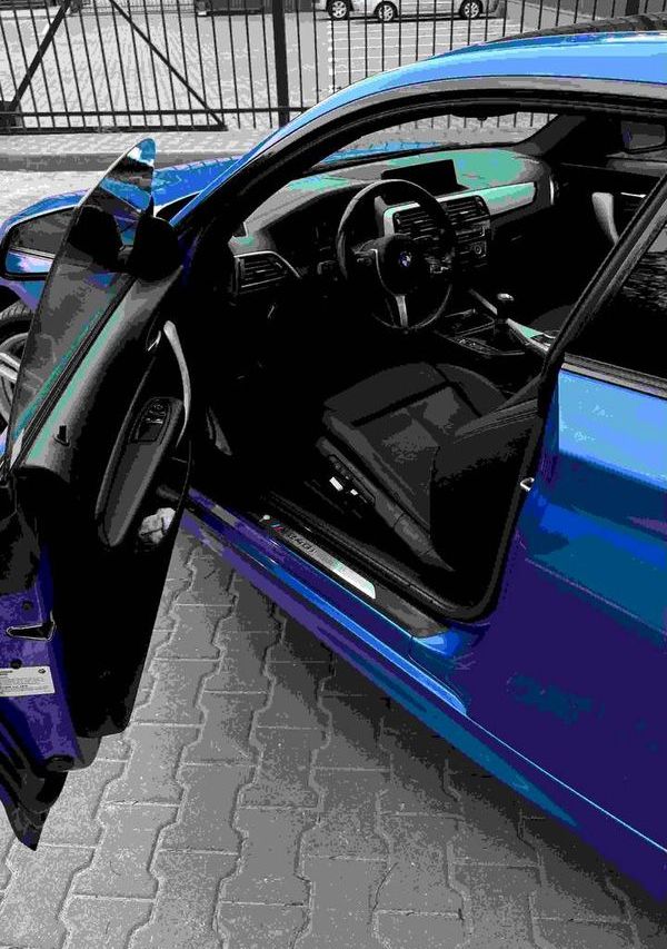 BMW 240i синя з водієм на фотосесію зйомки оренда Київ