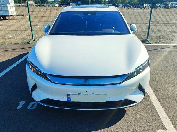 Оренда BYD HAN на весілля без водія Київ ціна