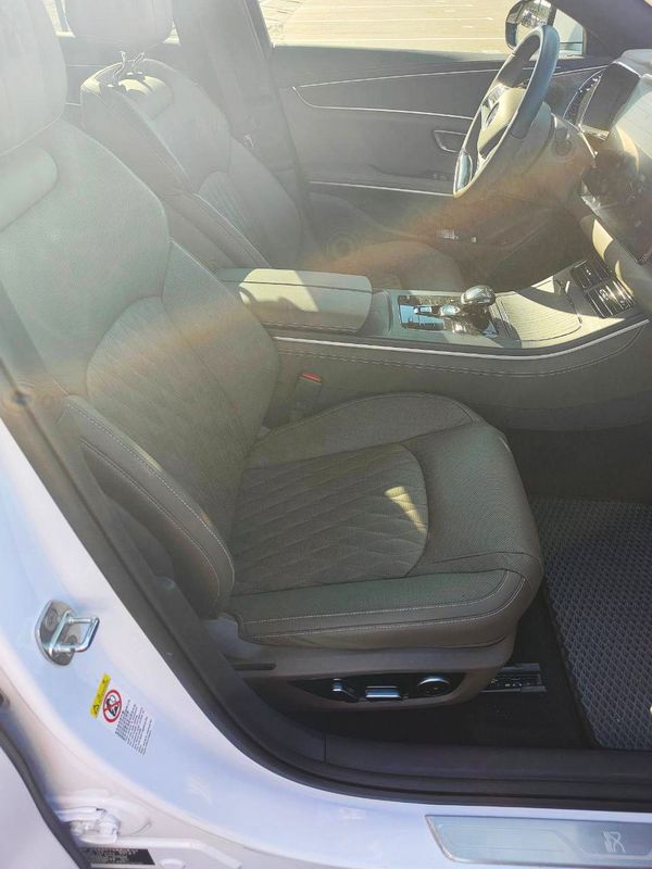 Оренда BYD HAN на весілля без водія Київ ціна