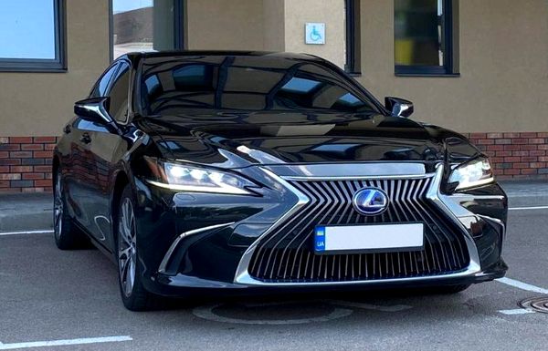Оренда Lexus ES 300h чорний з водієм на весілля Київ
