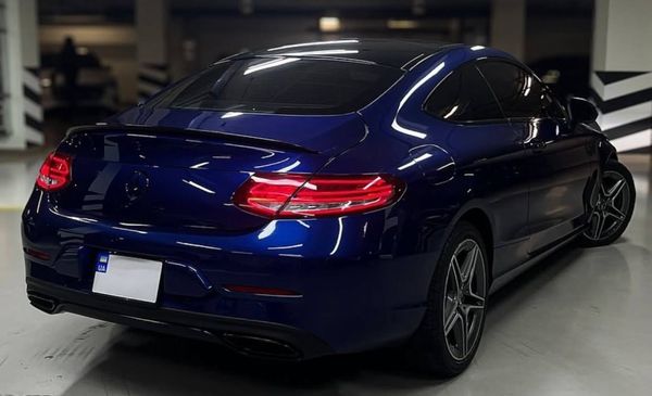 Оренда Mercedes Benz C300 синій без водія Київ ціна