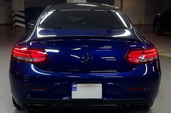 Оренда Mercedes Benz C300 синій без водія Київ ціна