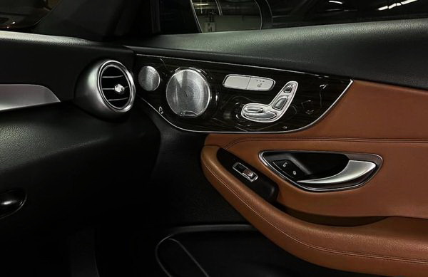 Оренда Mercedes Benz C300 синій без водія Київ ціна