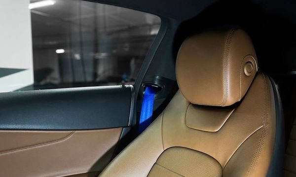 Оренда Mercedes Benz C300 синій без водія Київ ціна