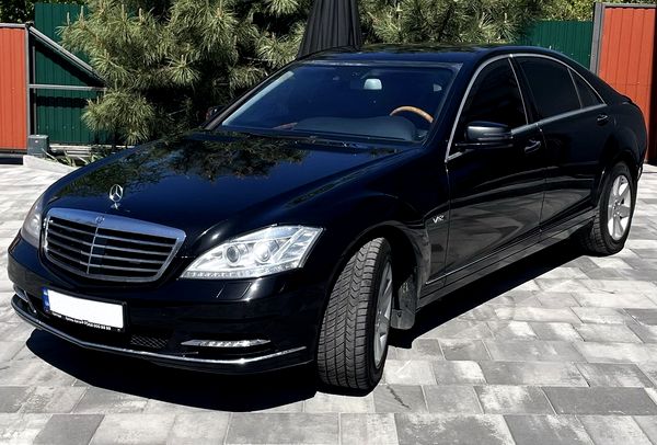 Оренда Mercedes W221 S600 GUARD B7 броньований без водія Київ ціна