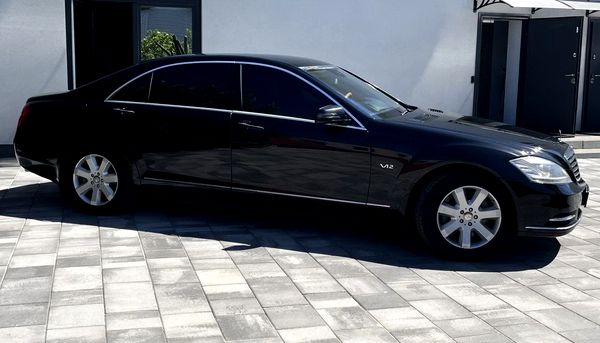 Оренда Mercedes W221 S600 GUARD B7 броньований без водія Київ ціна