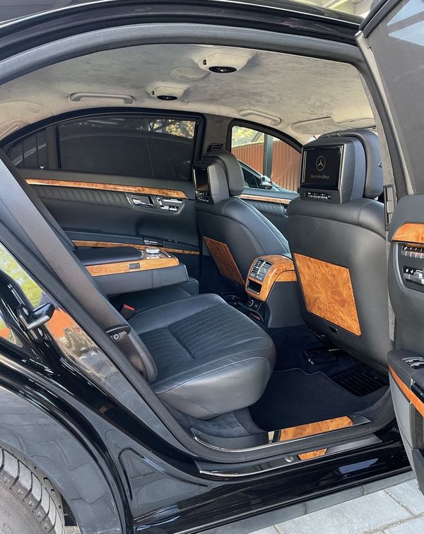 Оренда Mercedes W221 S600 GUARD B7 броньований без водія Київ ціна