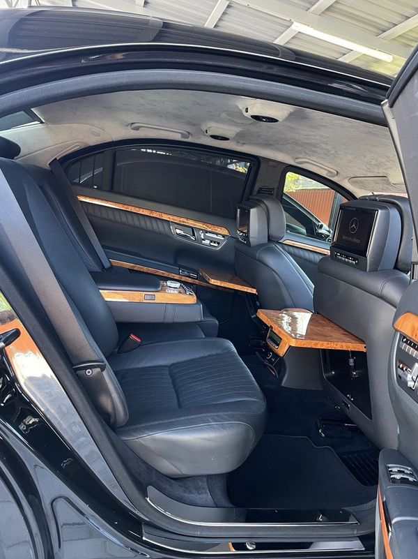 Оренда Mercedes W221 S600 GUARD B7 броньований без водія Київ ціна