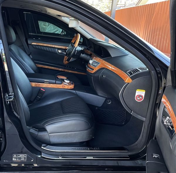 Оренда Mercedes W221 S600 GUARD B7 броньований без водія Київ ціна