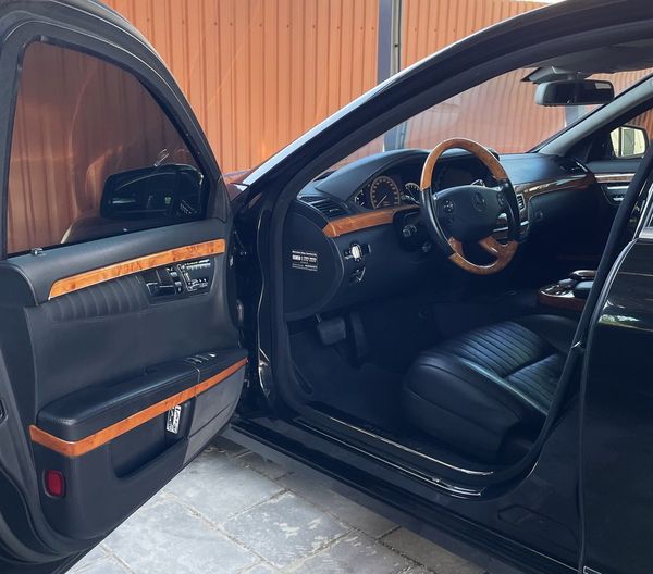 Оренда Mercedes W221 S600 GUARD B7 броньований без водія Київ ціна