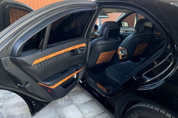 Оренда Mercedes W221 S600 GUARD B7 броньований без водія Київ ціна