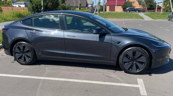 Авто на весілля Tesla Model 3 сіра з водієм Київ ціна