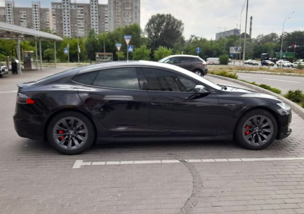 Tesla Model S чорна замовити з водієм на весілля Київ