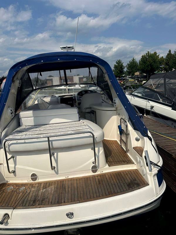 Замовити яхту Bavaria 27 у Києві на день народження, весілля, фото зйомку в Києві