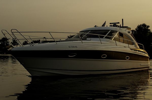 Замовити прокат катера яхти Bavaria 37 Sport HT VIP яхт клуб Золоче