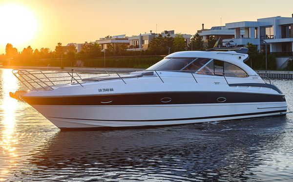 Замовити прокат катера яхти Bavaria 37 Sport HT VIP яхт клуб Золоче