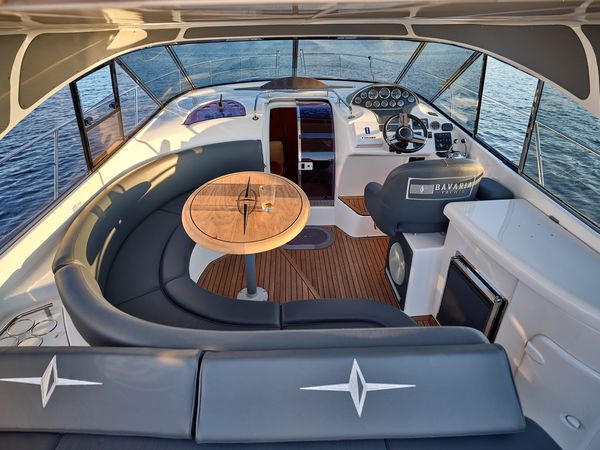 Замовити прокат катера яхти Bavaria 37 Sport HT VIP яхт клуб Золоче