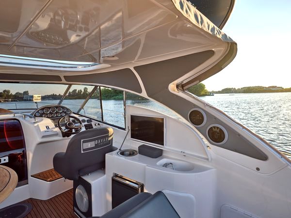 Замовити прокат катера яхти Bavaria 37 Sport HT VIP яхт клуб Золоче