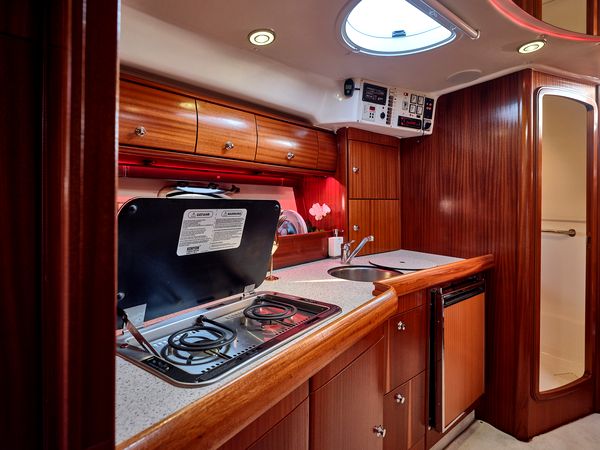 Замовити прокат катера яхти Bavaria 37 Sport HT VIP яхт клуб Золоче