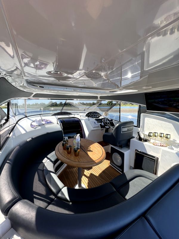 Замовити прокат катера яхти Bavaria 37 Sport HT VIP яхт клуб Золоче