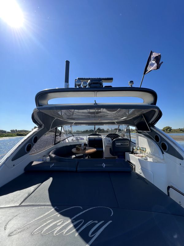 Замовити прокат катера яхти Bavaria 37 Sport HT VIP яхт клуб Золоче