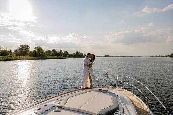 Замовити прокат катера яхти Bavaria 37 Sport HT VIP яхт клуб Золоче