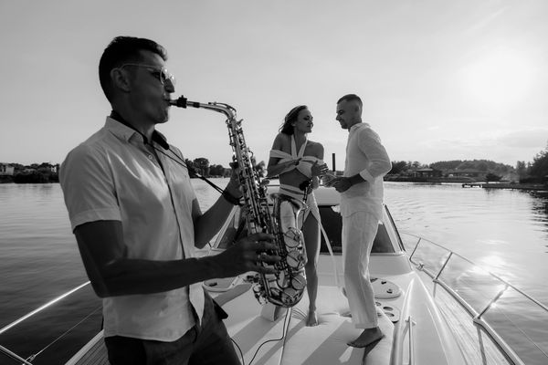 Замовити прокат катера яхти Bavaria 37 Sport HT VIP яхт клуб Золоче