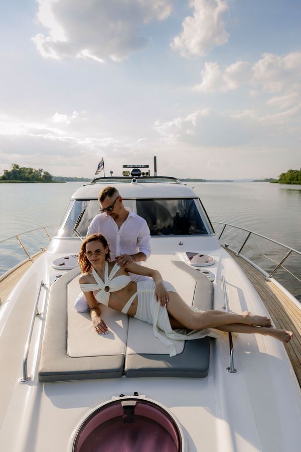 Замовити прокат катера яхти Bavaria 37 Sport HT VIP яхт клуб Золоче