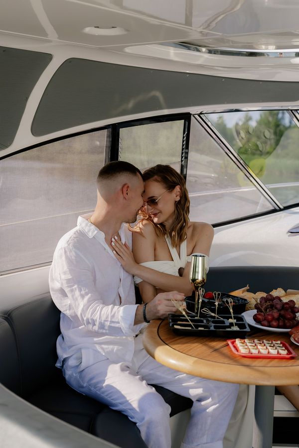 Замовити прокат катера яхти Bavaria 37 Sport HT VIP яхт клуб Золоче