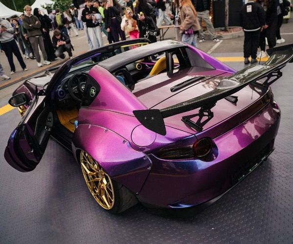 Mazda Miata ND для фотосесії фотозони весілля зйомки Київ