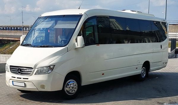 Оренда автобуса Mercedes-Benz білий на весілля трансфер Київ ціна