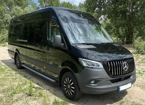 Мікроавтобус Mercedes-Benz Sprinter VIP чорний для трансфера в Європу - Варшава, Краків, Кишинів