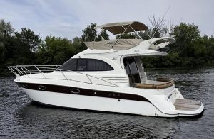 Замовити на прокат катер або яхту ресторан Заферано Золоче