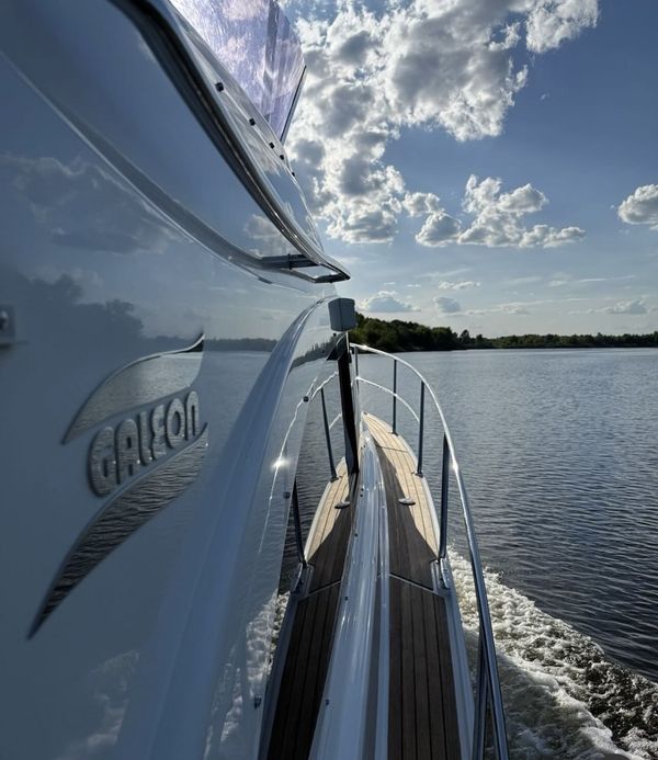 Замовити на прокат катер або яхту ресторан Заферано Золоче