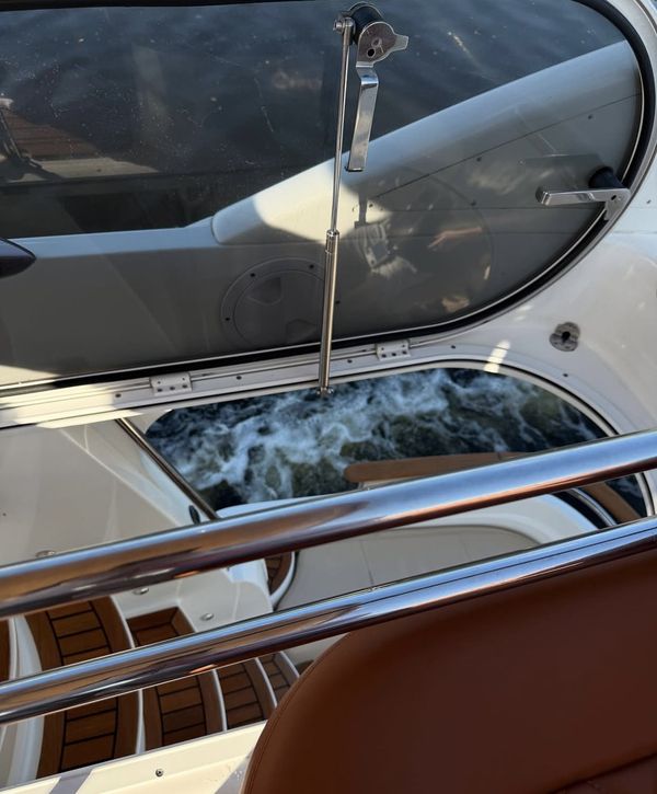 Замовити на прокат катер або яхту ресторан Заферано Золоче