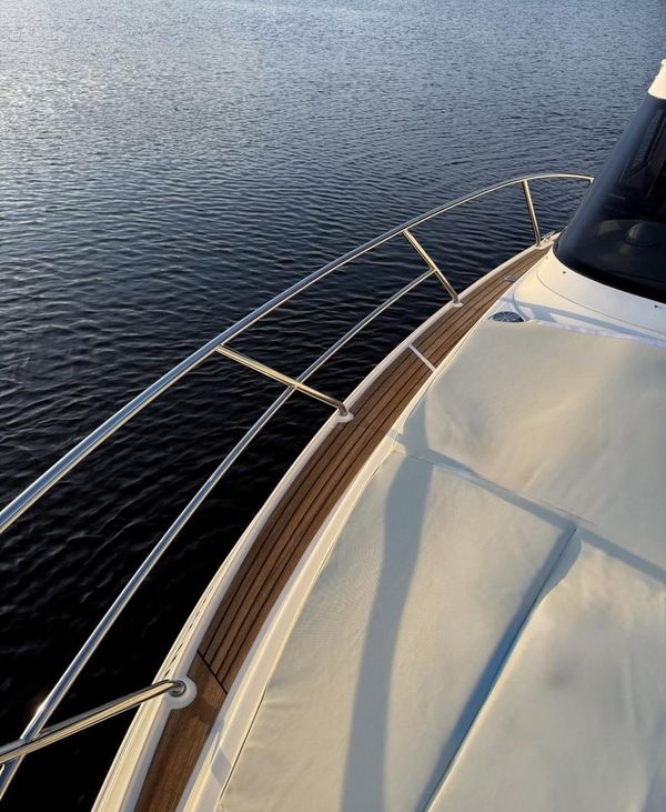 Замовити на прокат катер або яхту ресторан Заферано Золоче