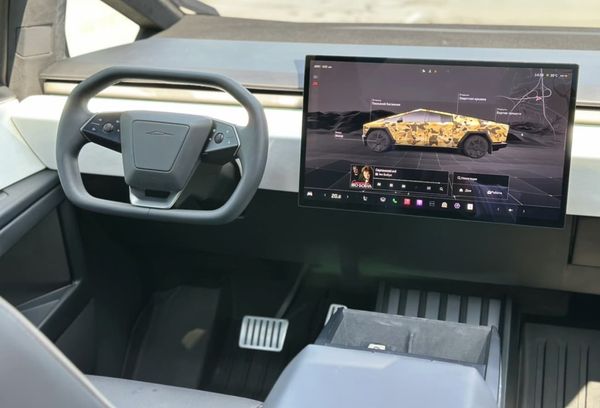 Оренда Tesla Cybertruck з водієм для фото відео зйомки в Києві