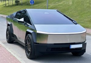 Оренда Tesla Cybertruck з водієм для фото відео зйомки в Києві