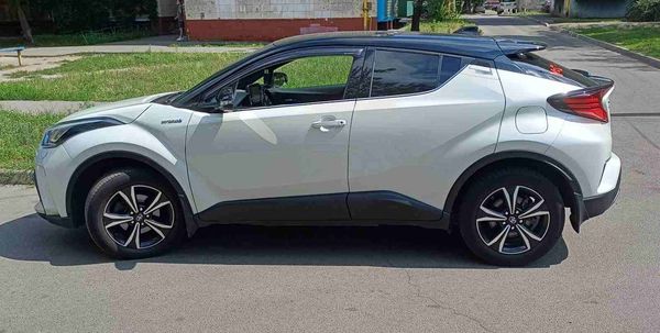 Оренда позашляховик Toyota CH-R 2019 на весілля Київ ціна