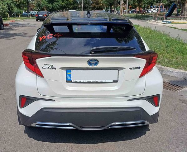Оренда позашляховик Toyota CH-R 2019 на весілля Київ ціна