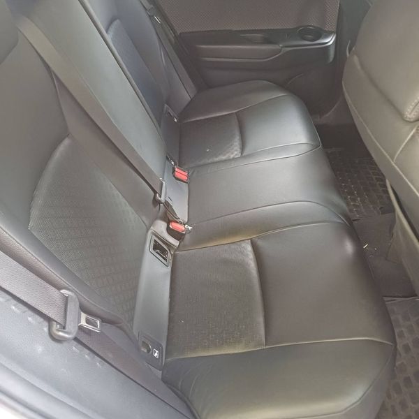 Оренда позашляховик Toyota CH-R 2019 на весілля Київ ціна